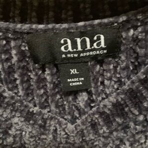 Ana Sweater Size XL